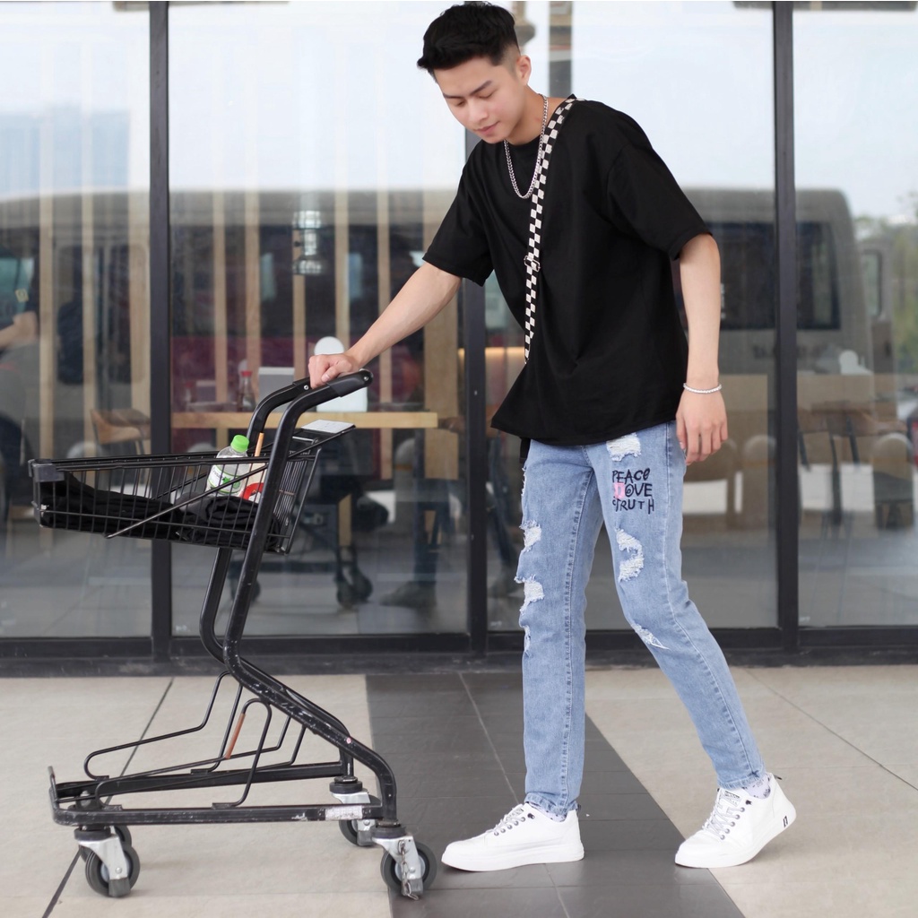 Quần jean nam rách gối co giãn nhiều thêu chữ xanh nhạt dáng slimfit phom ôm chuyensiluxury hà nội hcm freeship