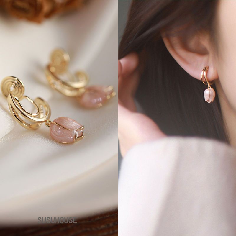 Khuyên Tai Dáng Dài Hình Hoa Tulip Màu Hồng Sơn Dầu Không Cần Xỏ Khuyên Dành Cho Bạn Nữ Thiết Kế Xuân Hè