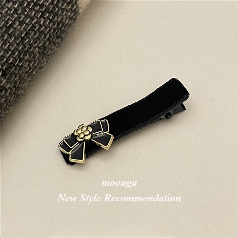 Moouga / Kẹp Tóc Mái Nhung Đính Hoa Trà Và Ngọc Trai Bên Hông Phong Cách retro