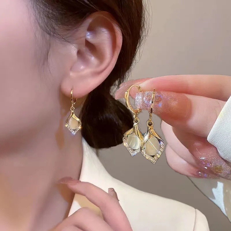 1 Cặp Bông Tai Đá Mắt Mèo Lấp Lánh Sang Trọng