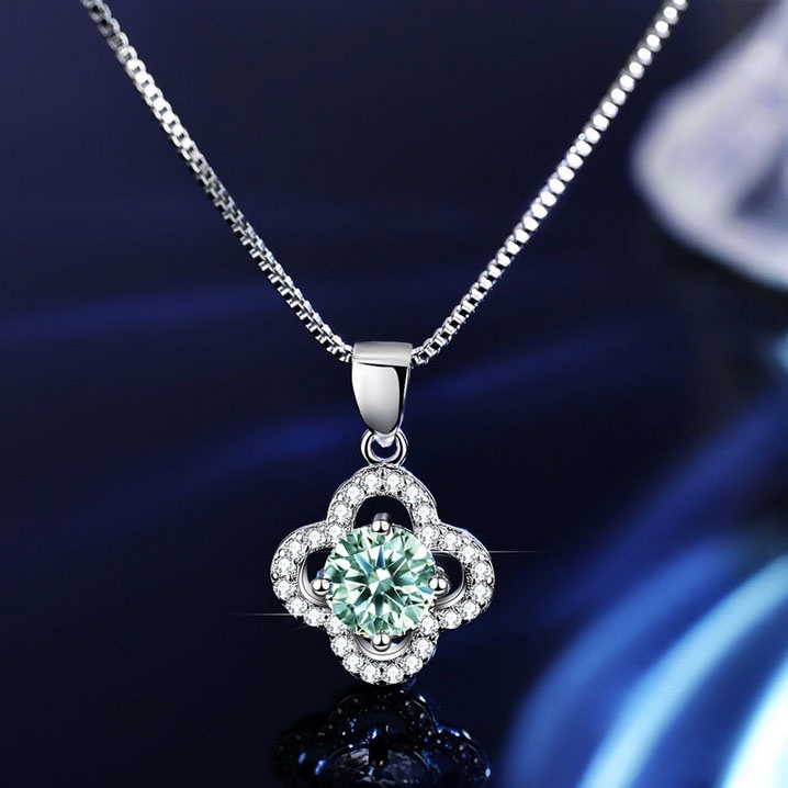Bộ đồ trang sức S925 Nhẫn bạc, bông tai, vòng cổ, bộ cỏ bốn lá màu xanh nhạt moissanite