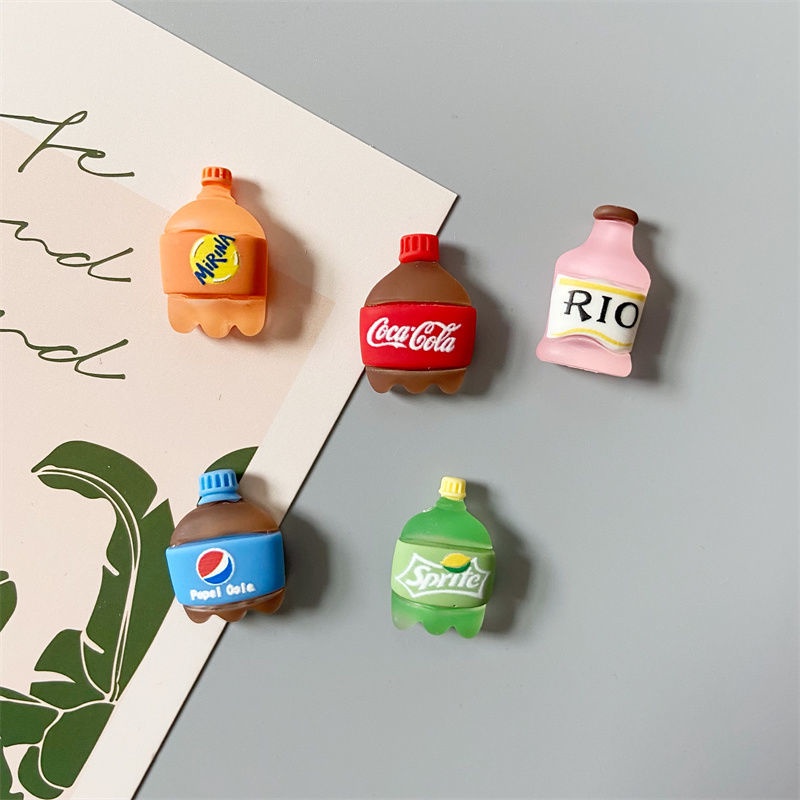 Set 11 Sticker Nam Châm Dán Tủ Lạnh Hình Chai Nước Ngọt Mini