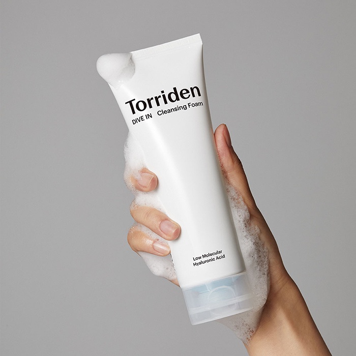 Sữa rửa mặt tạo bọt Torriden DIVE IN Low Molecular Hyaluronic Acid Cleansing Foam 150ml dưỡng ấm da Gomi Mall