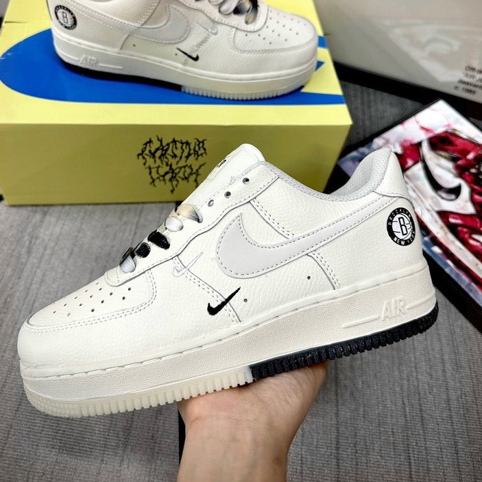 Giày_Nike Air Force 1 Low ‘Brooklyn’ Sail Black, AF1 Chữ B Màu Be Đế Âm Dương Chuẩn 11 Cao Cấp Full 