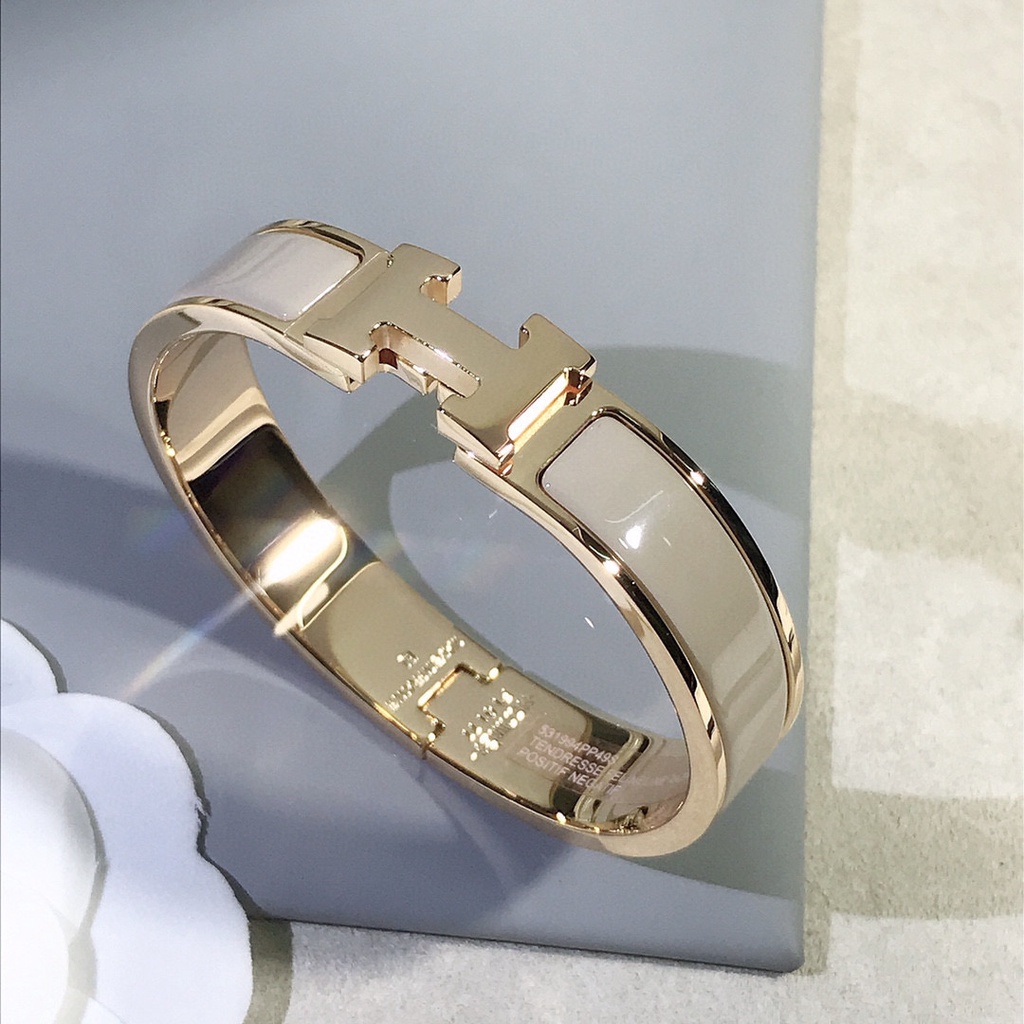 Vòng Tay Thời Trang 2023 Mặt Chữ H Màu Trà Sữa Vàng Hồng 18k Có Khóa Cài