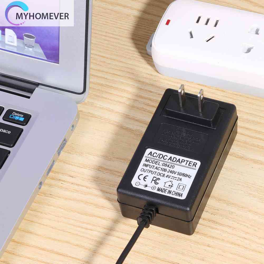 Bộ Sạc Pin Lithium 8.4V 2A 18650 DC5.5mm