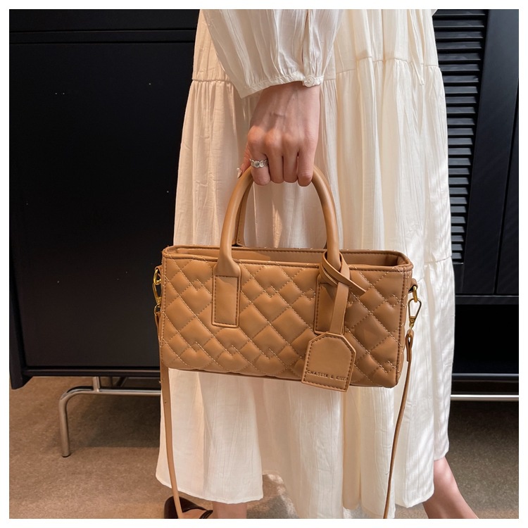 Túi Xách Đeo Chéo Một Bên Vai Hình Thoi Đơn Giản Thời Trang Mới 2023 Phong Cách Retro Phổ Biến Dành Cho Bạn Nữ