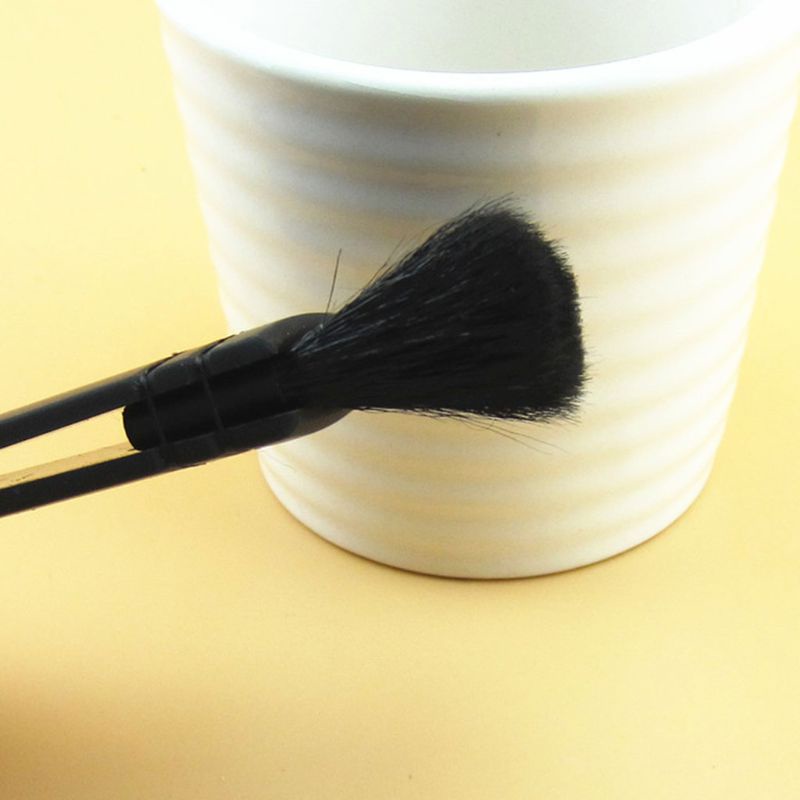 1 Cọ Trang Điểm Chuyên Nghiệp Với Tay Cầm Nhựa Mềm