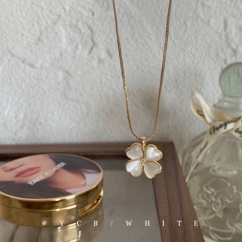 Dây Chuyền Mặt Cỏ Bốn Lá Đính Đá Mắt Mèo Sang Trọng