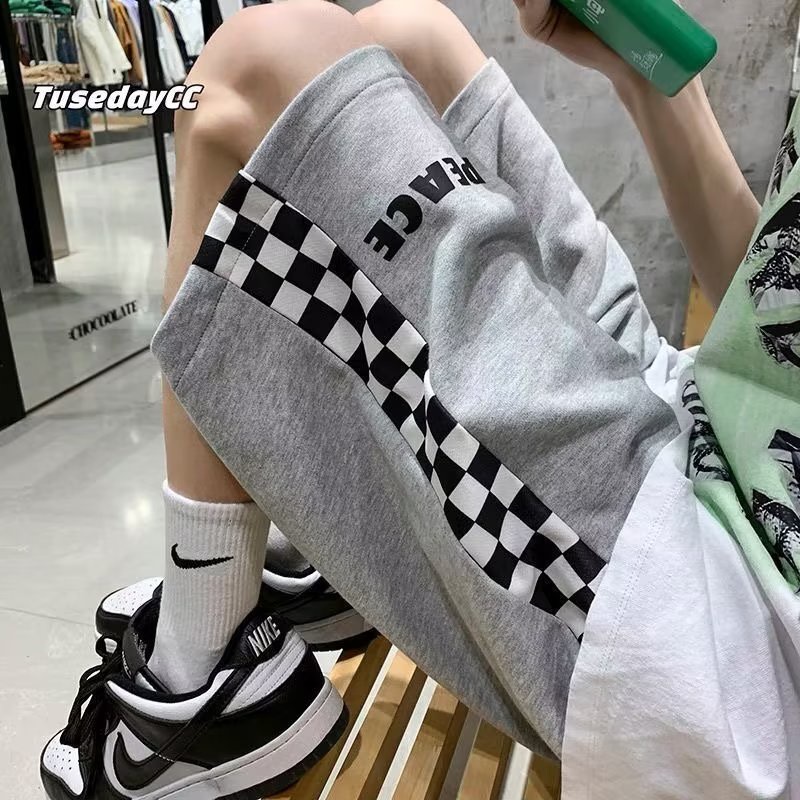 Quần Short Thể Thao Ống Rộng Họa Tiết Ca Rô Phong Cách Hong Kong Hàng Mới Chính Hãng Dành Cho Bạn Nam