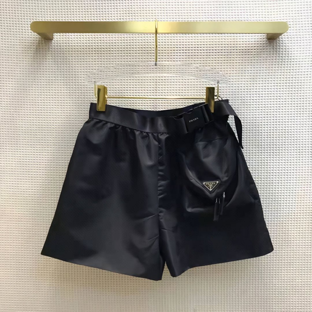PRADA Spring and Summer popular nylon series Yang Mi same super large pocket decorative belt shorts