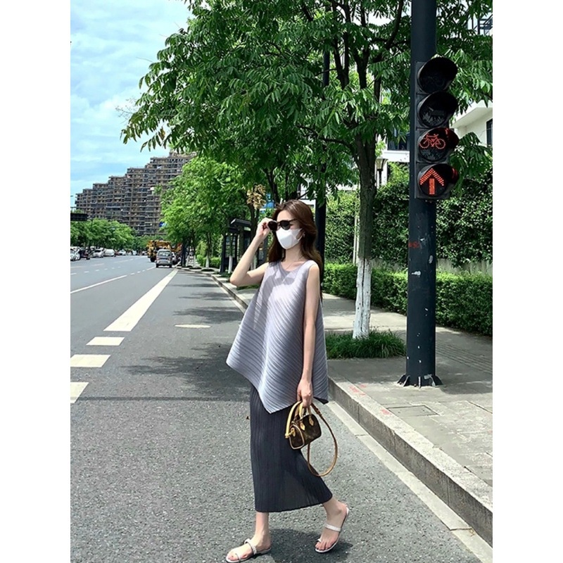 Issey Miyake Bộ Áo Phối Chân Váy Xếp Ly Lệch Tà Thời Trang Mùa Hè 2023 Cho Nữ Issey Miyake