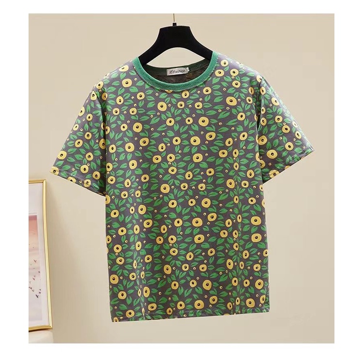 Chiếc áo theo xu hướng áo thun áo thun ngắn tay mới