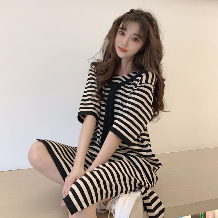 Đầm Dệt Kim Tay Ngắn Dáng Rộng Có Mũ Trùm Phối Khăn Choàng Mỏng Thời Trang Mùa Hè 62J0