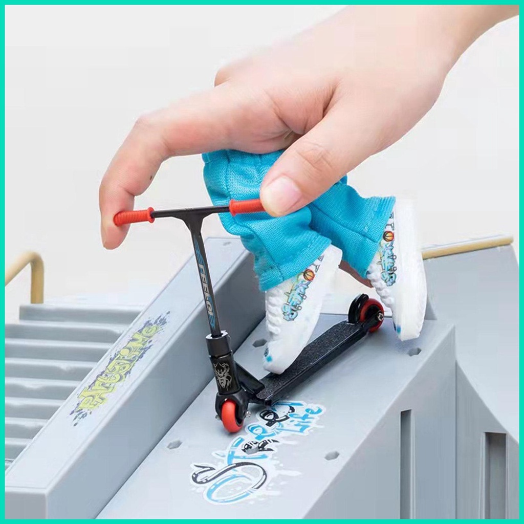 Xe tay ga mini mini hai bánh đồ chơi ngón tay màu đơn giản xe tay ga chuyển động đầu ngón tay ván trượt cho hjuvn