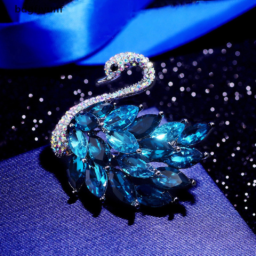 1 Ghim Cài Áo Hình Thiên Nga Đính Đá Thời Trang