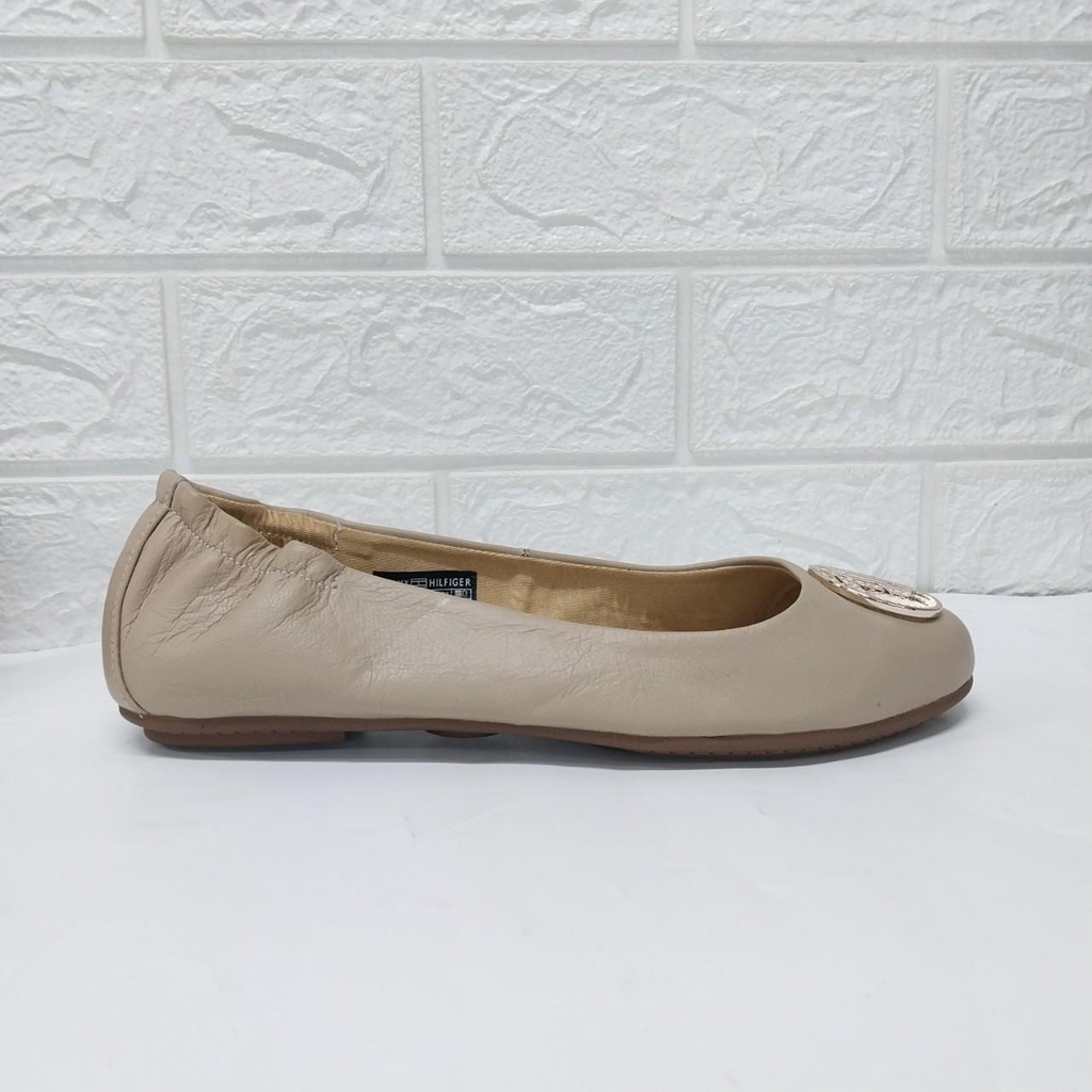 Giày bệt TM logo tròn