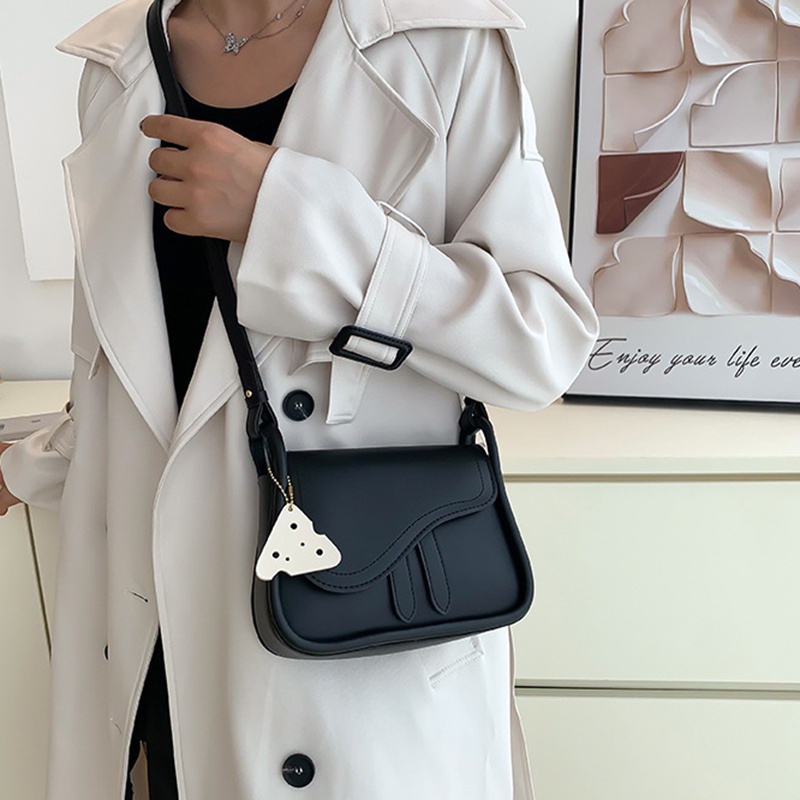 Túi Đeo Chéo Vai Khóa Nam Châm Thiết Kế Thời Trang Đơn Giản niche Xu Hướng Thời Trang Dành Cho Bạn Nữ