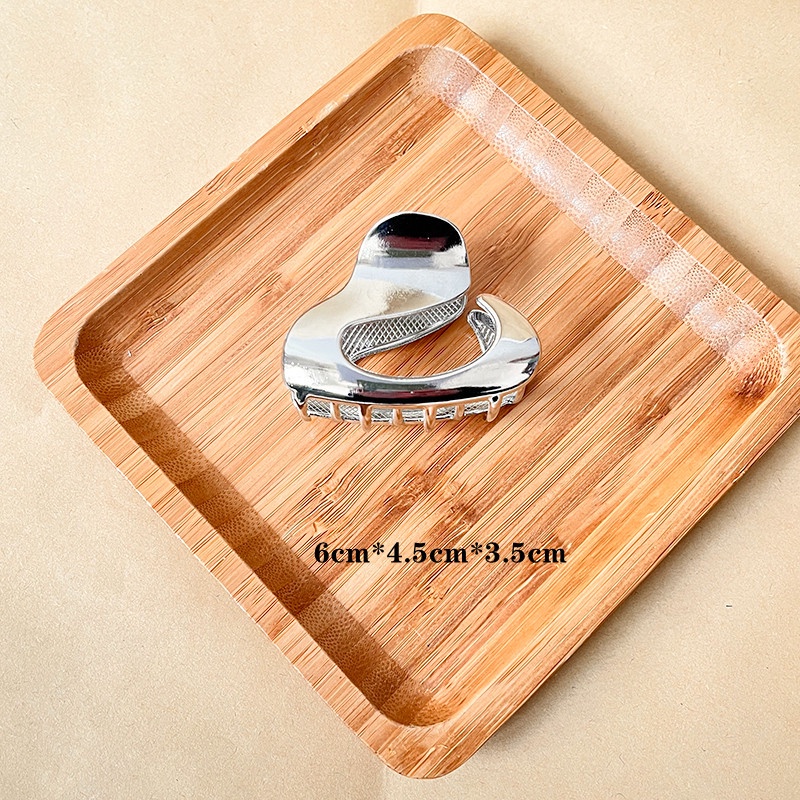 Kẹp Tóc Hình Cá Mập Bằng Kim Loại Thời Trang Mới 2023