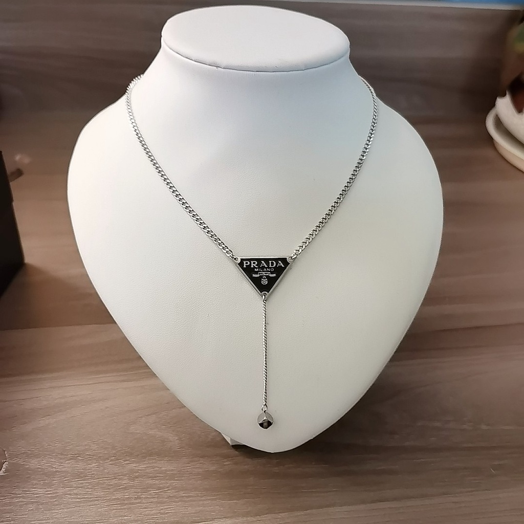 Vòng cổ Mặt Chữ Prada Bằng Kim Loại Phong Cách Vintage Thời Trang Cho Nữ