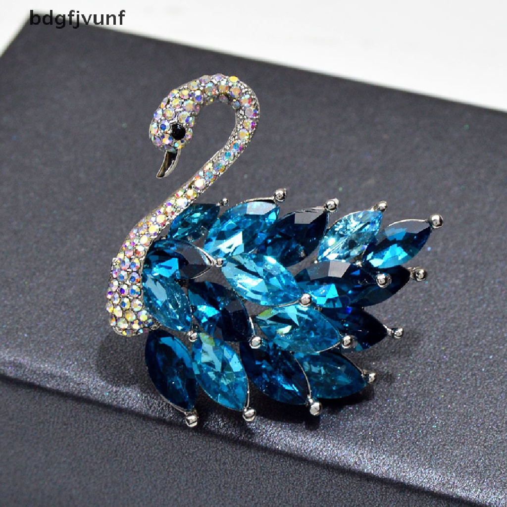 1 Ghim Cài Áo Hình Thiên Nga Đính Đá Thời Trang