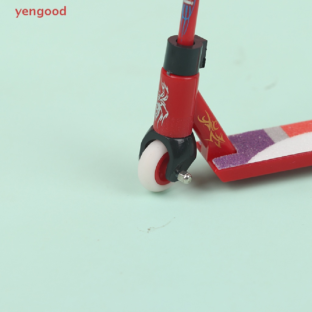 (YGD) Random Color Finger Skateboards Finger scooter Fingertip Bikes Fingerboard Toys