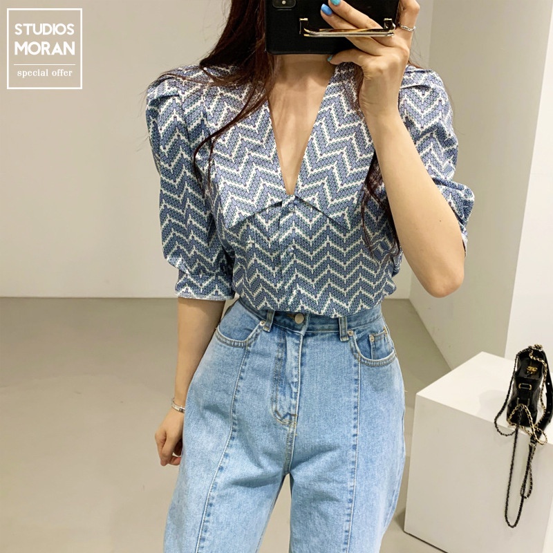 Áo sơ mi nữ kiểu tay bồng hoạ tiết cổ bẻ tam giác MS689