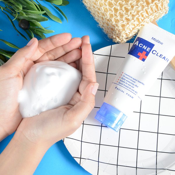 Sữa rửa mặt kiểm soát dầu dành cho da mụn Mistine Acne Clear Facial Foam Thái Lan