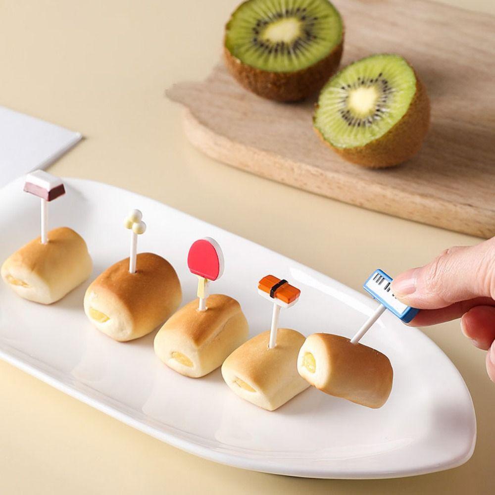 Nĩa Ăn Trái Cây Họa Tiết Hoạt Hình Dễ Thương
