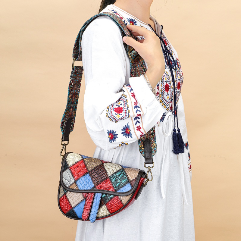 Túi Đeo Chéo Da Bò Thật Phong Cách Dân Tộc Mới Cho Nữ