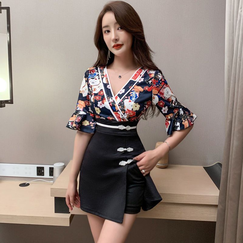 Bộ Đồng Phục Học Sinh Gồm Áo Tay Lửng Nâng Ngực Và Quần Short Thời Trang