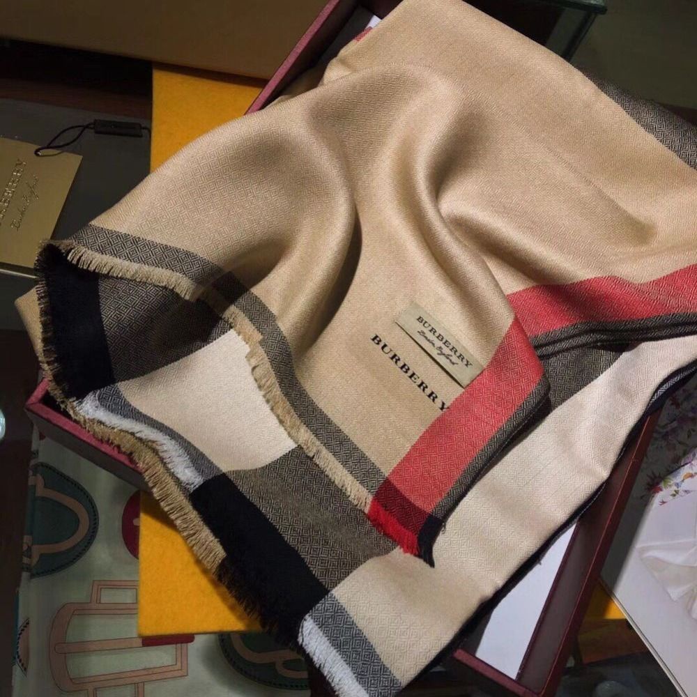 Burberry Hàng Có Sẵn! Hàng Có Sẵn! Khăn Choàng Cổ Vải chiffon Cao Cấp Sang Trọng