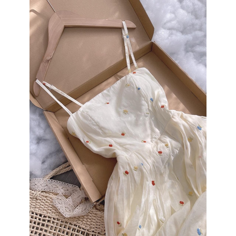 Đầm 2 dây maxi hoa thêu chun kem