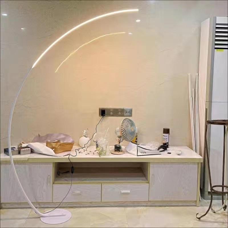 Đèn sàn tối giản dáng cong phong cách Bắc Âu Thanhshoptn