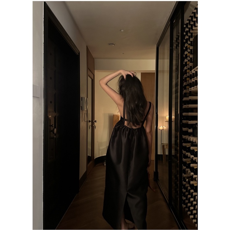 Đầm Hai Dây Dáng Dài Màu Đen Họa Tiết Hoa Xinh Xắn Thời Trang