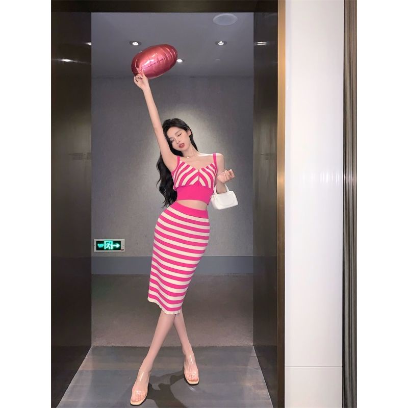 Bộ đồ COZOKC gồm áo dệt kim không tay kẻ sọc và chân váy lưng cao thời trang xinh xắn cho nữ