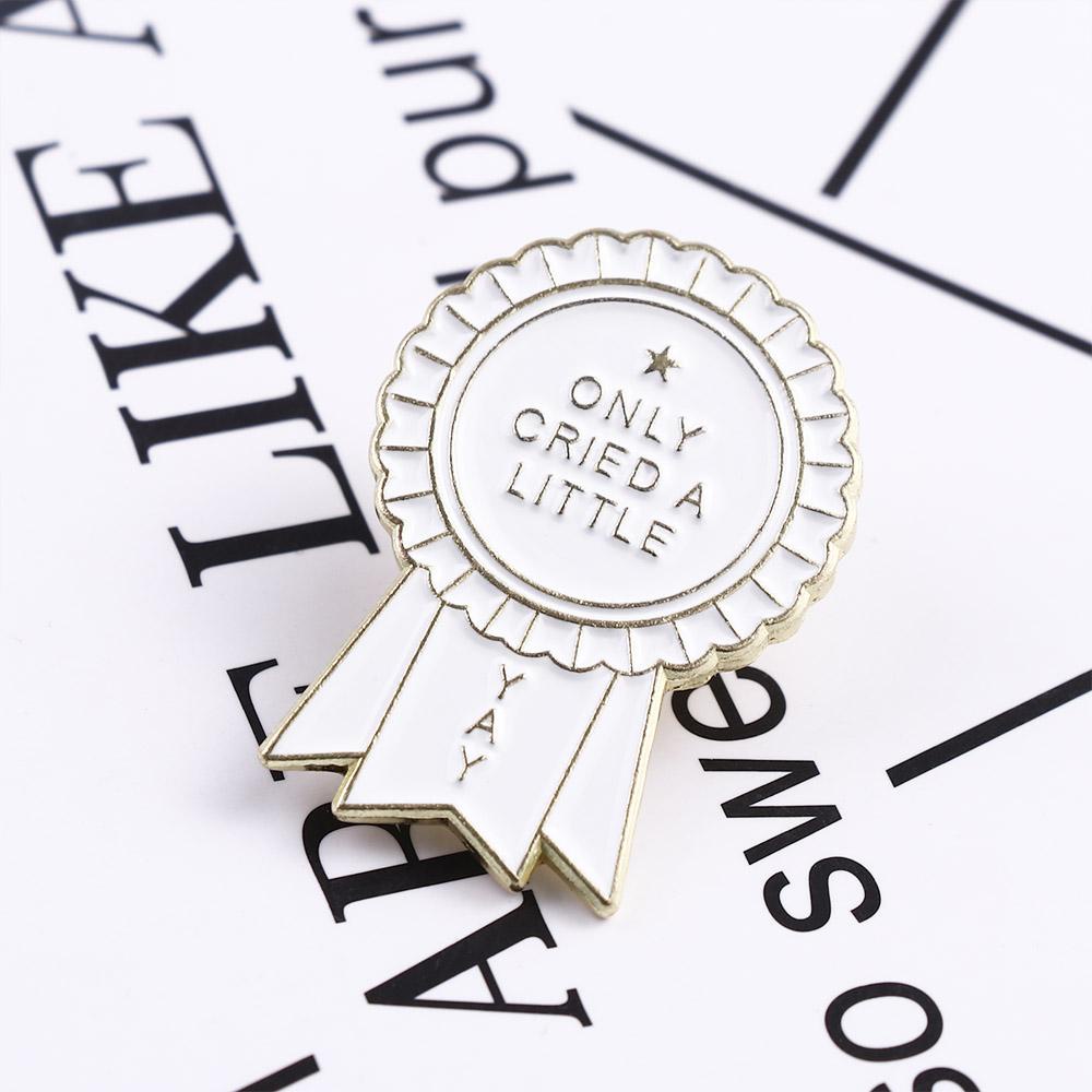 Ghim Cài Áo Hình Huy Hiệu Ngộ Nghĩnh Cho Nam Nữ