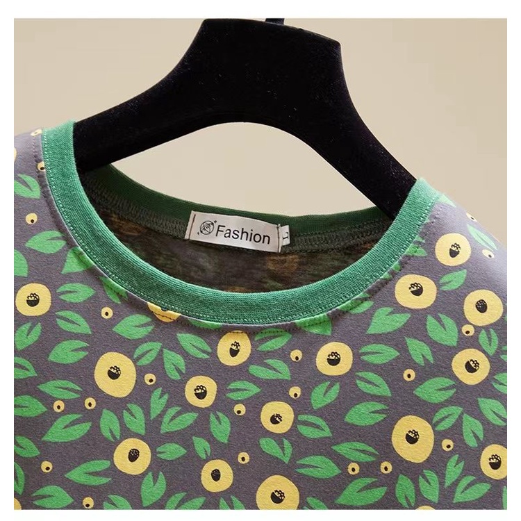 Chiếc áo theo xu hướng áo thun áo thun ngắn tay mới