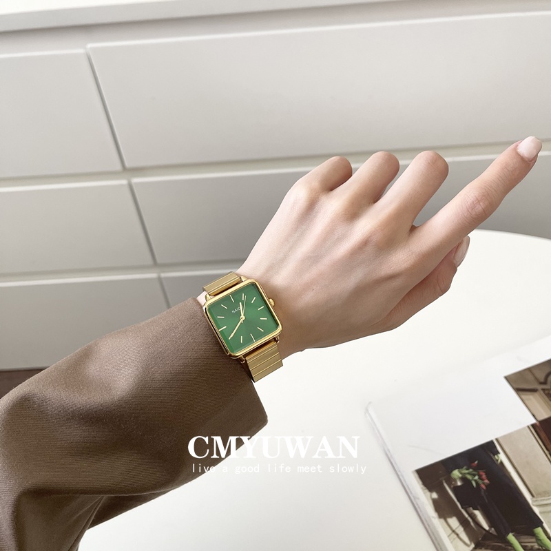 Người nổi tiếng trên mạng phong cách cổ điển dây tre vuông lớn đồng hồ vàng nhỏ tất cả các trận đấu bình thường ins Hàn