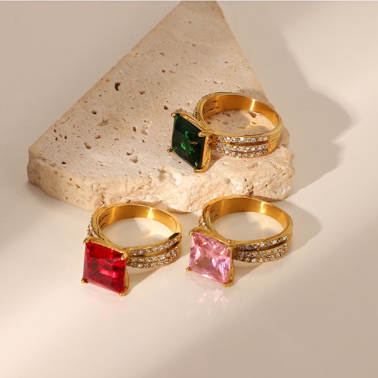 Nhẫn Nữ Đá Nhân Tạo Hình Vuông Nhiều Màu Titan Ko Đen TT4611