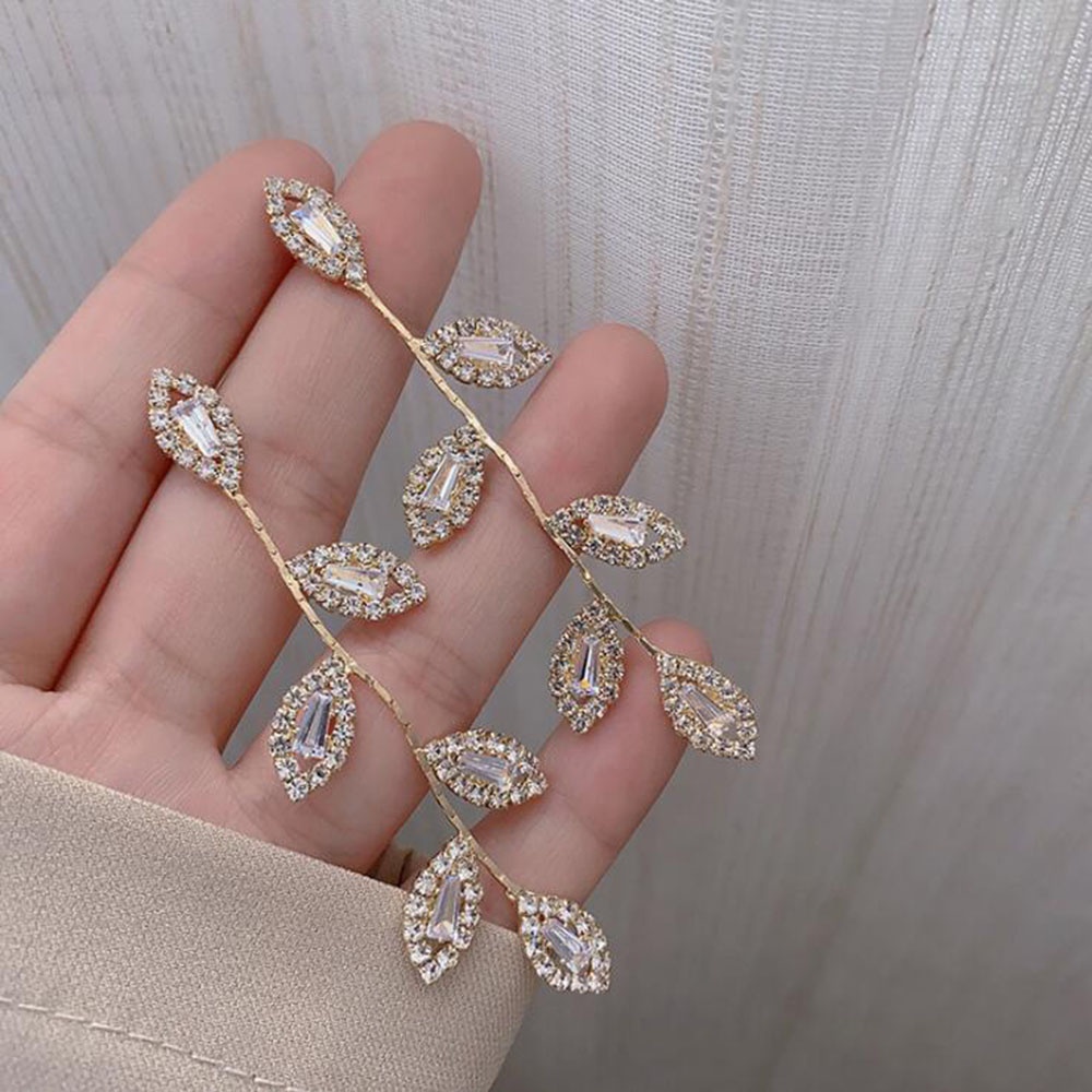 Bông Tai Dáng Dài Thiết Kế Nhiều Kiểu Dáng Thời Trang Cho Nữ