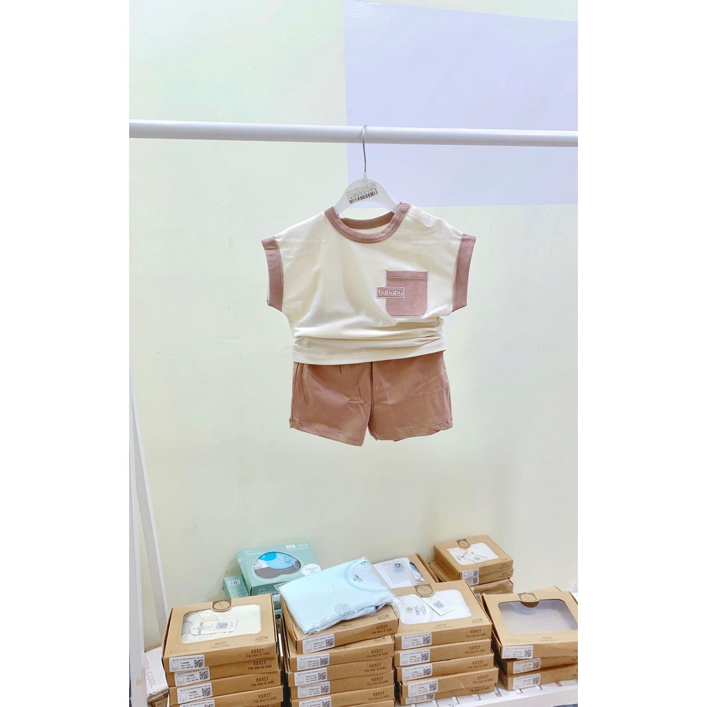 BUBABY - Bộ Bu cộc tay cài vai túi ngực Brownie dành cho bé trai bé gái siêu tây
