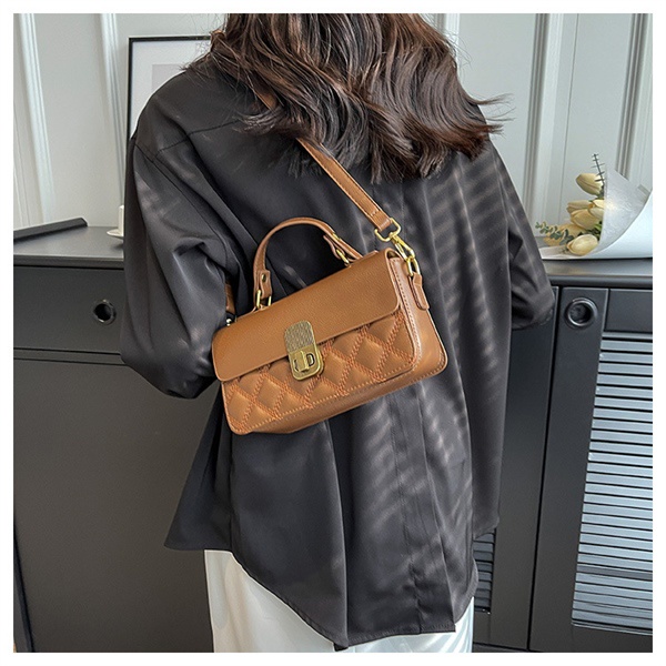 Túi xách nữa cầm tay hình chữ nhật nhỏ phong cách đơn giản dành cho nữ 2023 2241