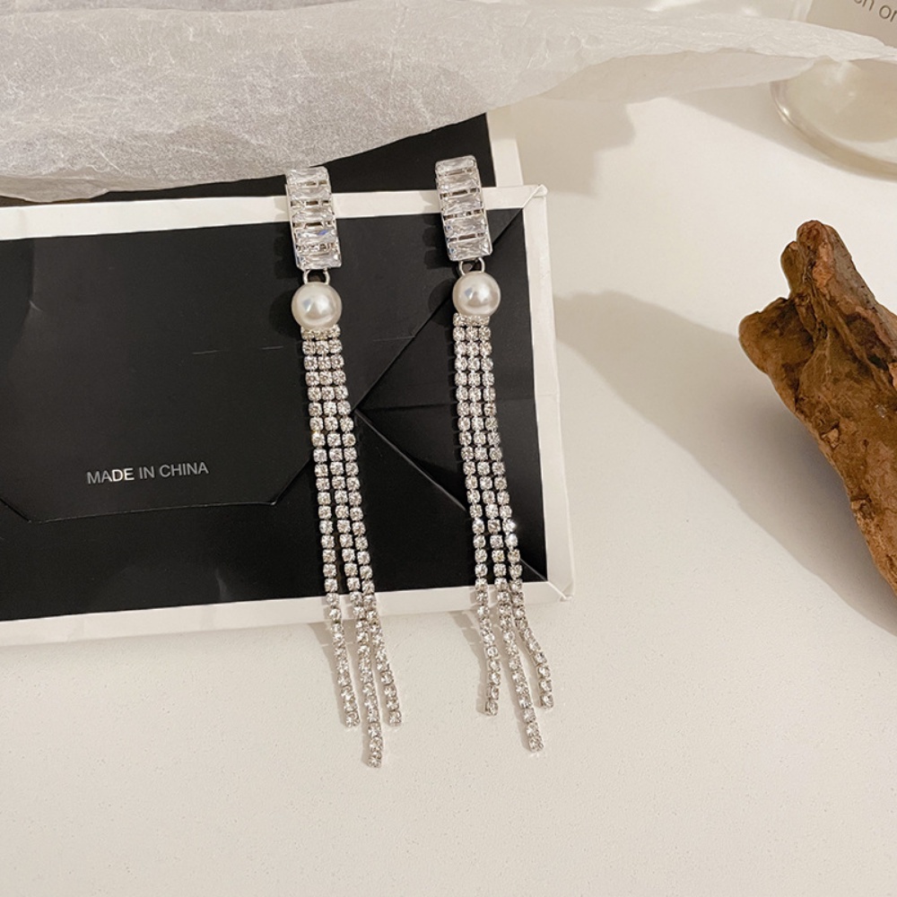 Bông Tai Dáng Dài Đính Đá Phối Tua Rua Sang Trọng