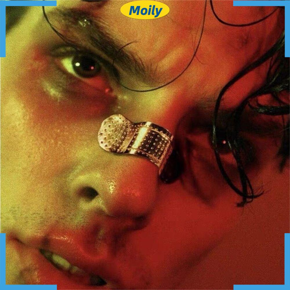 Jackson Wang cùng phong cách Khuyên Kẹp Mũi Giả Thời Trang Cá Tính Cho Nam Nữ