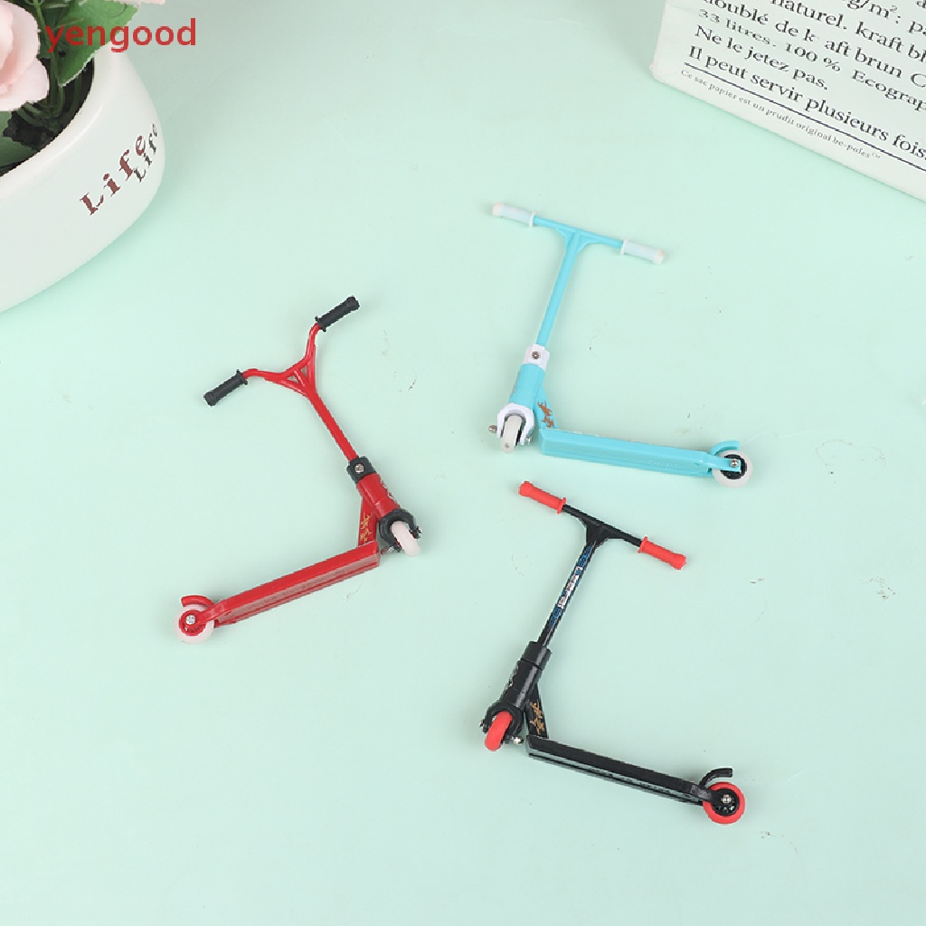 (YGD) Random Color Finger Skateboards Finger scooter Fingertip Bikes Fingerboard Toys