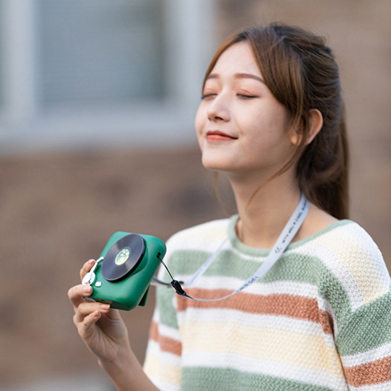 Quạt Làm Mát Để Bàn / Văn Phòng Có Dây Đeo Cổ Phong Cách Retro