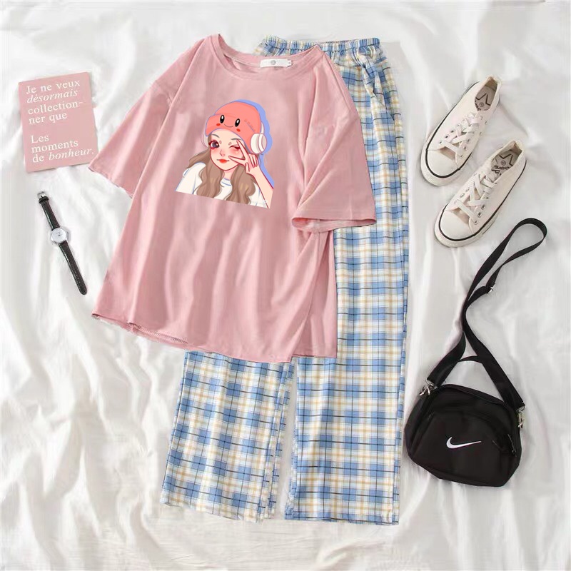 Sét quần áo nữ in hình cô bé nghe nhạc kèm quần kẻ