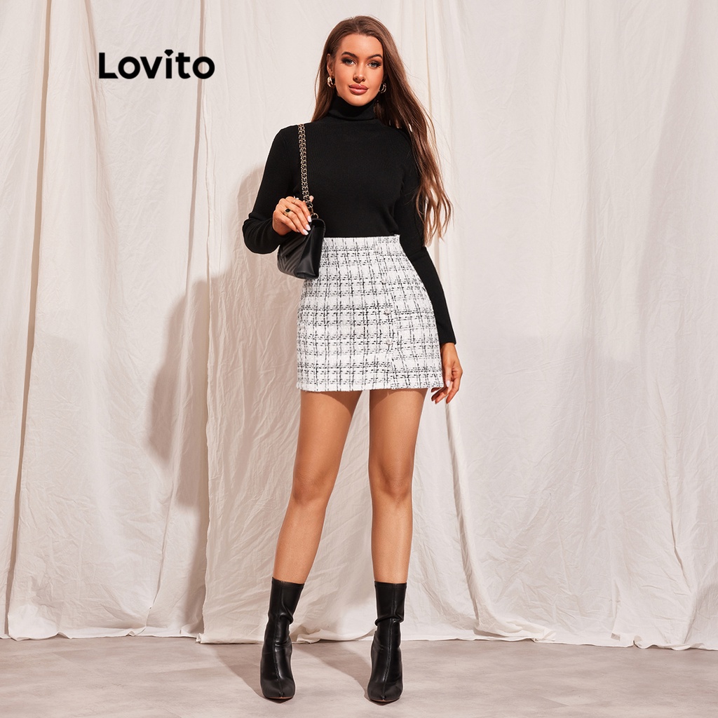 Chân váy LOVITO vải tuýt bất đối xứng ánh ngọc trai cắt xẻ kẻ sọc thanh lịch dành cho nữ L45LD035 (màu trắng)