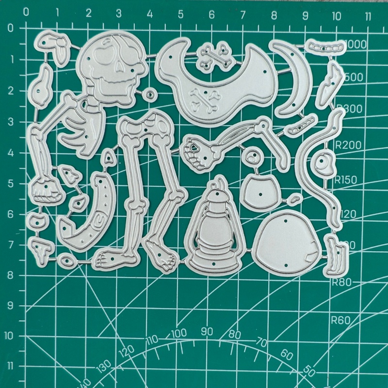 Khuôn Cắt Giấy Kim Loại Hình Đầu Lâu Cướp Biển Thẻ